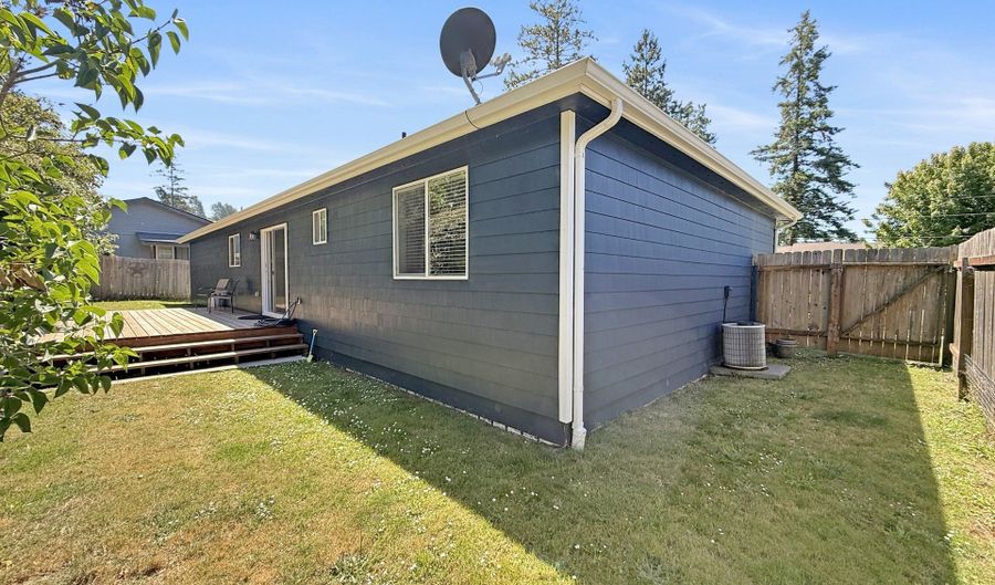 632 MEADOW Ln, Brookings, OR 97415 - 3 Beds, 2 Bath