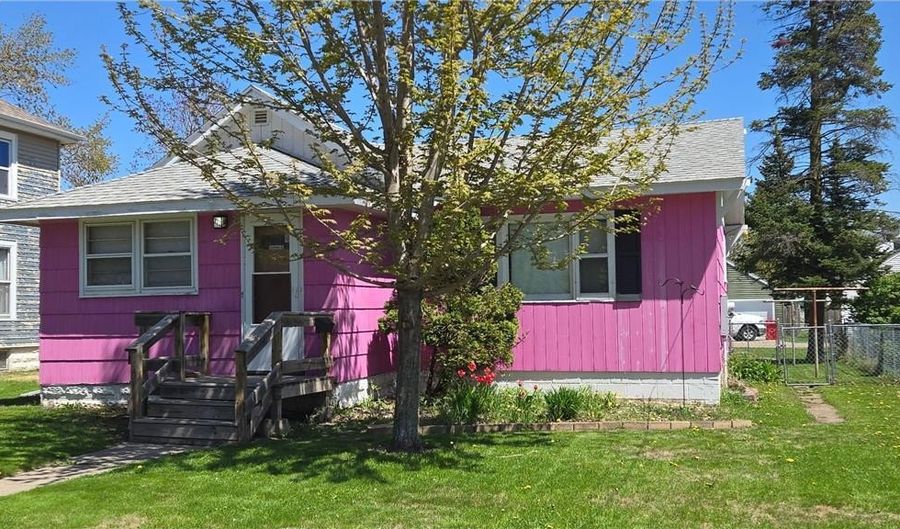 803 8th St SE, Austin, MN 55912 - 2 Beds, 1 Bath