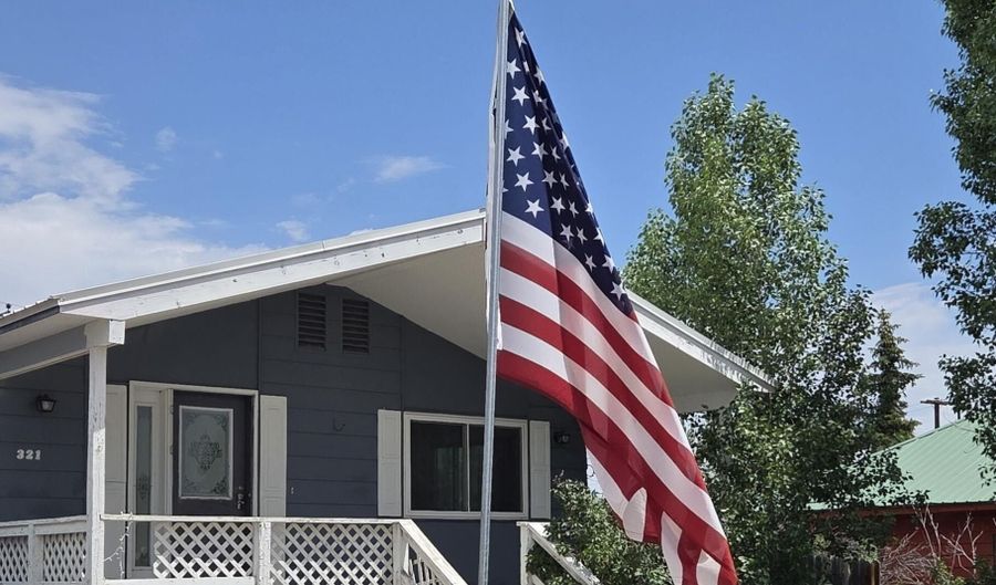 321 SMITH Ave, Big Piney, WY 83113 - 3 Beds, 2 Bath