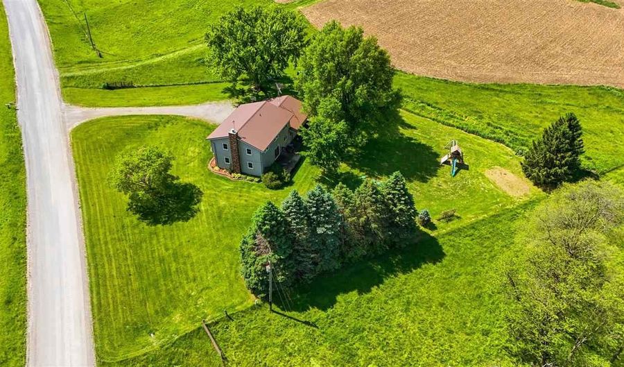 1895 Underwood Ave, Ainsworth, IA 52201 - 4 Beds, 4 Bath
