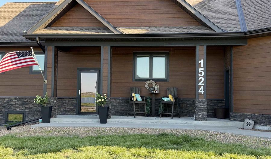 1524 Beechwood Dr, Aurora, NE 68818 - 4 Beds, 3 Bath