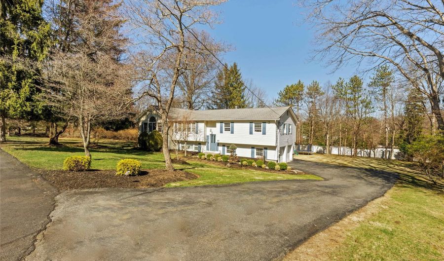 20 Dale Rd, Airmont, NY 10952 - 4 Beds, 4 Bath