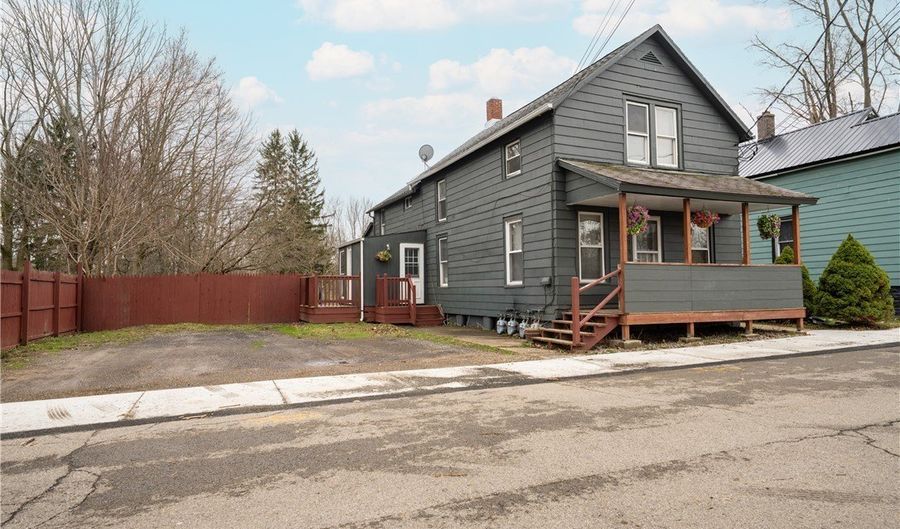 29 York St, Angola, NY 14006 - 5 Beds, 3 Bath