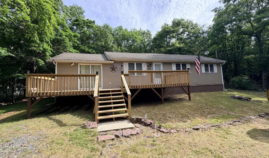 32 Shawnee Trl, Albrightsville, PA 18210 - 3 Beds, 2 Bath