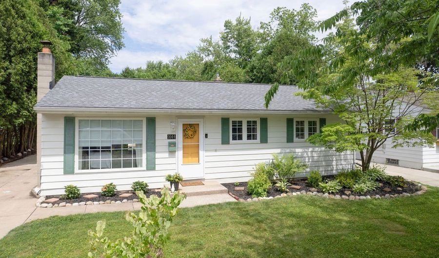 1044 Ellsworth Dr, Akron, OH 44313 - 3 Beds, 2 Bath
