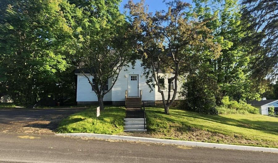 14 Highland Ave, Augusta, ME 04330 - 4 Beds, 2 Bath