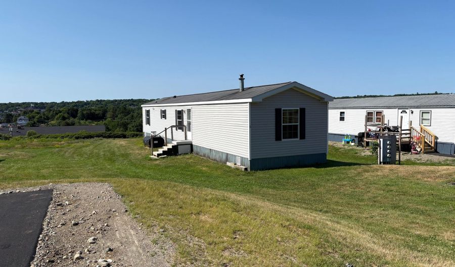 6 Daniel Dr, Belfast, ME 04915 - 3 Beds, 1 Bath