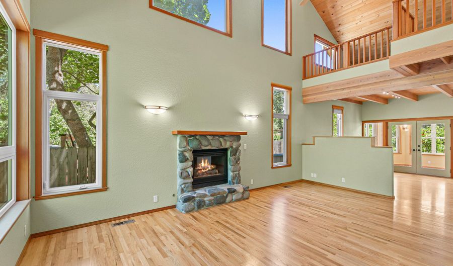 700 Clay St, Ashland, OR 97520 - 4 Beds, 3 Bath