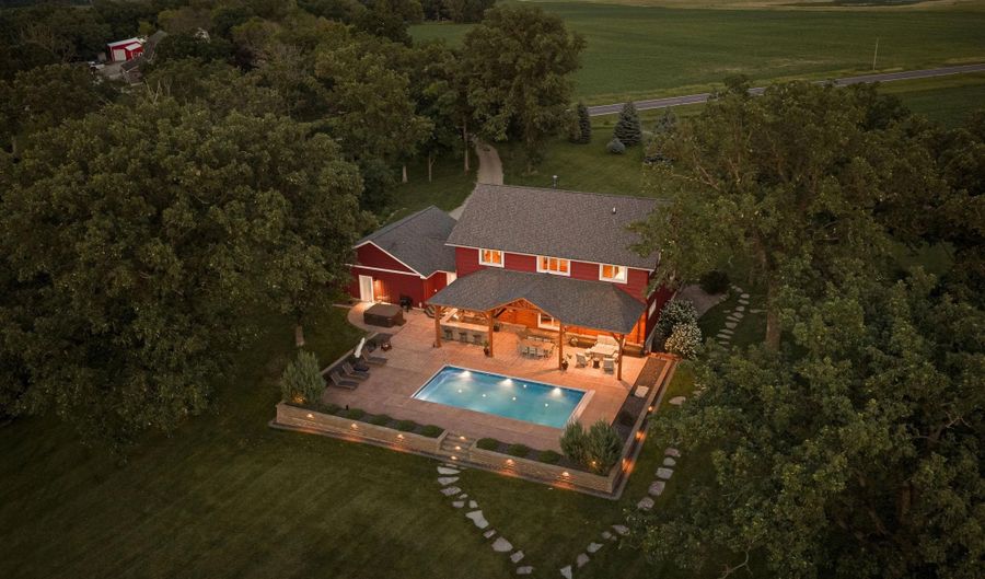 25551 885th Ave, Austin, MN 55912 - 6 Beds, 5 Bath