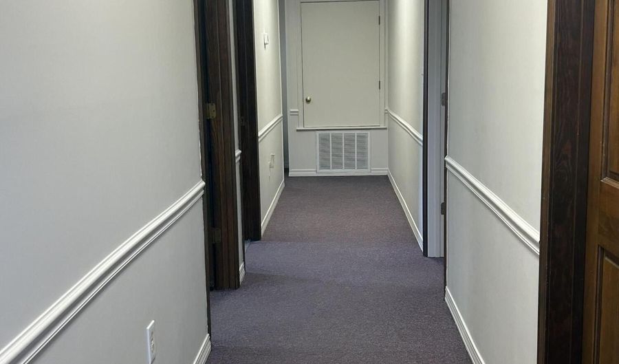 202 E Government St, Brandon, MS 39042 - 0 Beds, 1 Bath