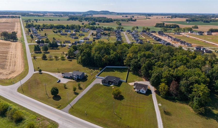 575 E Main St, Auburn, KY 42206 - 3 Beds, 2 Bath