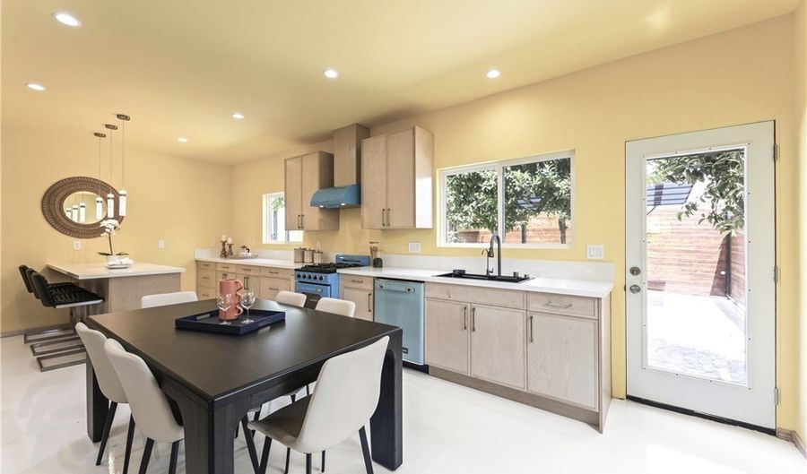 5606 White Oaks Ave, Encino, CA 91316 - 5 Beds, 4 Bath