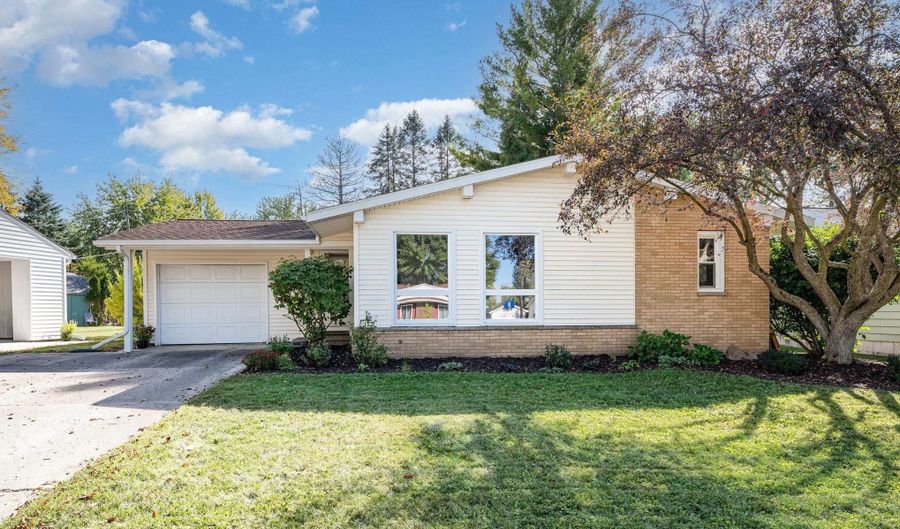 965 Iowa St, Alma, MI 48801 - 3 Beds, 2 Bath