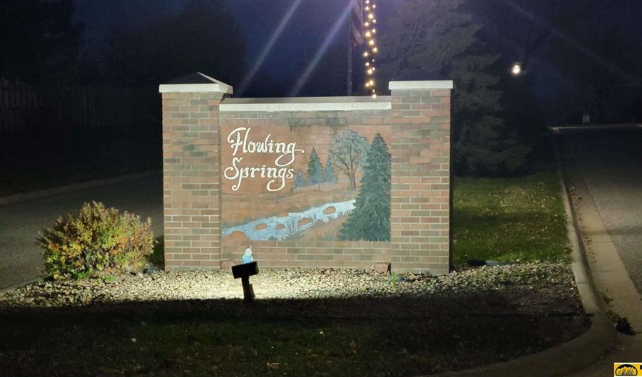 611 Spring View Cir, Beatrice, NE 68310 - 3 Beds, 2 Bath