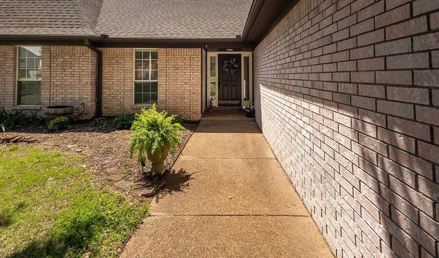 5035 LOOSAHATCHIE Dr, Bartlett, TN 38135 - 4 Beds, 3 Bath