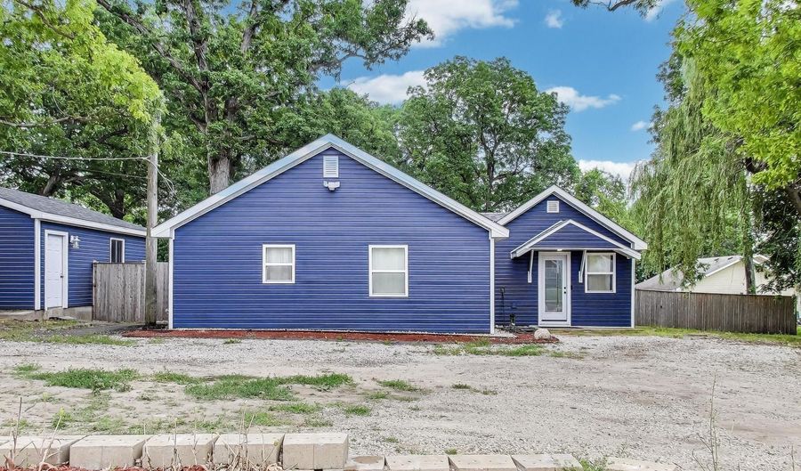 43173 N Lake Ave, Antioch, IL 60002 - 3 Beds, 2 Bath