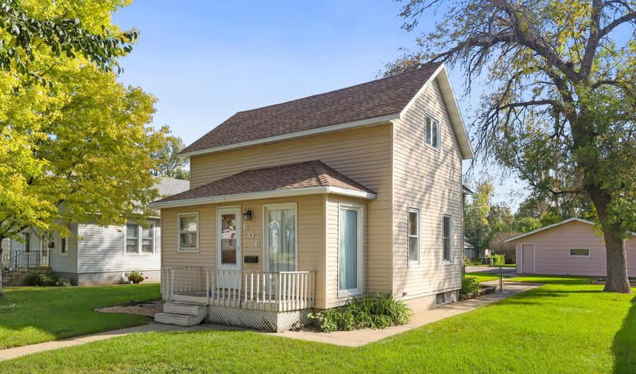 606 N State St, Aberdeen, SD 57401 - 4 Beds, 1 Bath