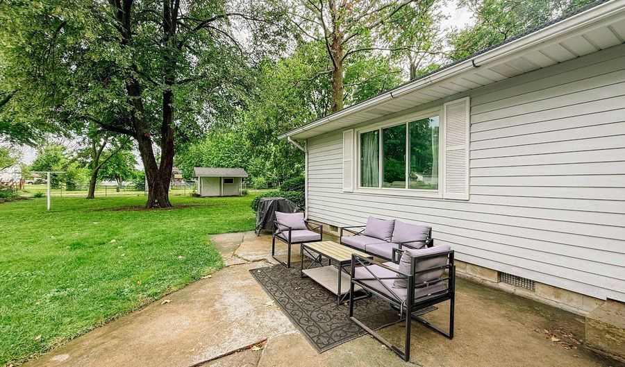 435 W Main St, Arcola, IL 61910 - 3 Beds, 2 Bath