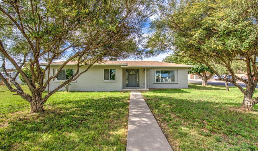 512 E NARRAMORE Ave, Buckeye, AZ 85326 - 5 Beds, 2 Bath