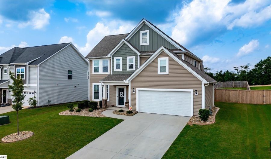 320 Valley Oak Dr, Belton, SC 29627 - 3 Beds, 3 Bath