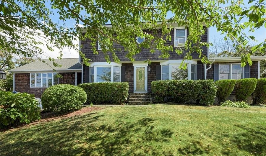 22 JH Dwyer Dr, Middletown, RI 02842 - 3 Beds, 2 Bath
