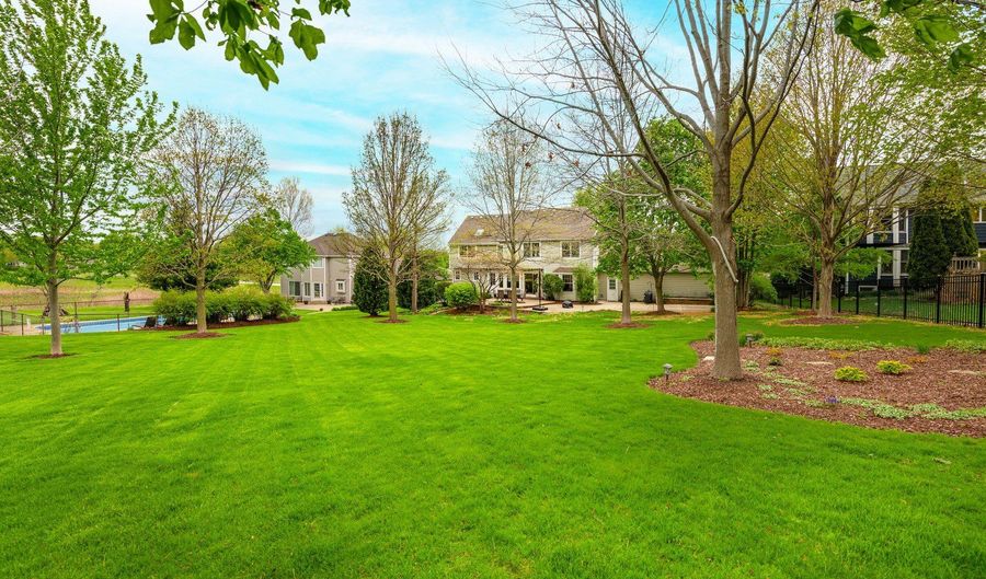 3025 Woods Creek Ln, Algonquin, IL 60102 - 4 Beds, 4 Bath