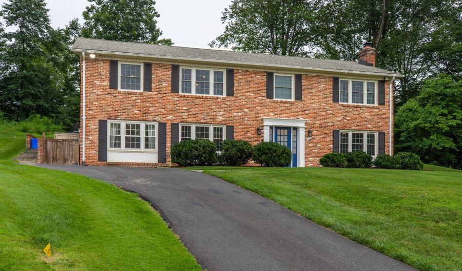 8217 CINDY Ln, Bethesda, MD 20817 - 5 Beds, 4 Bath