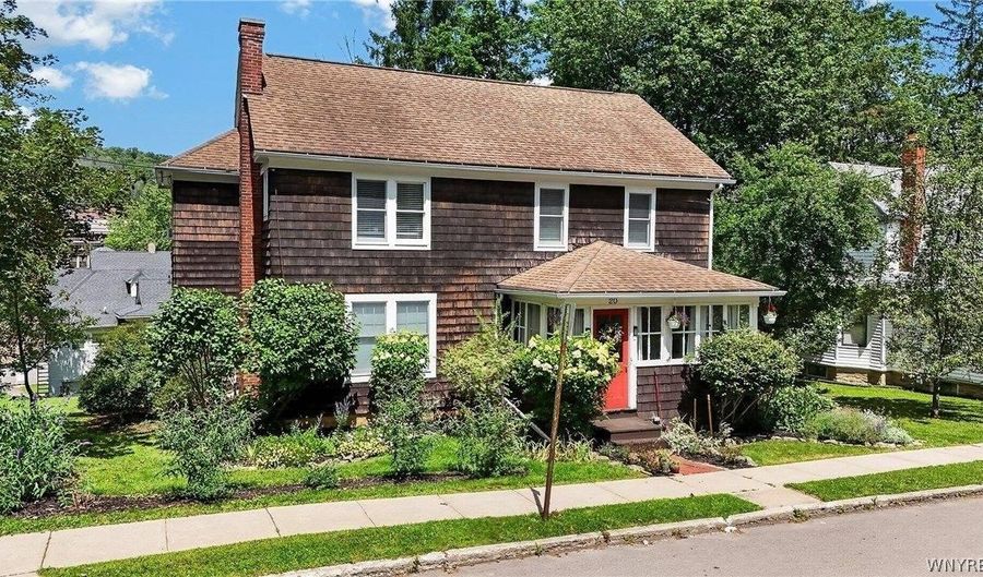 20 Reynolds St, Alfred, NY 14802 - 5 Beds, 3 Bath