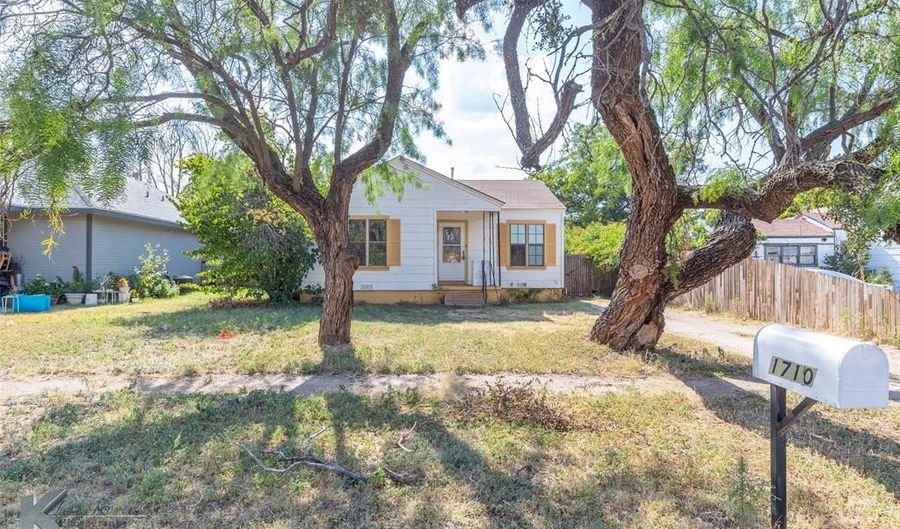 1710 Oak St, Abilene, TX 79602 - 2 Beds, 1 Bath