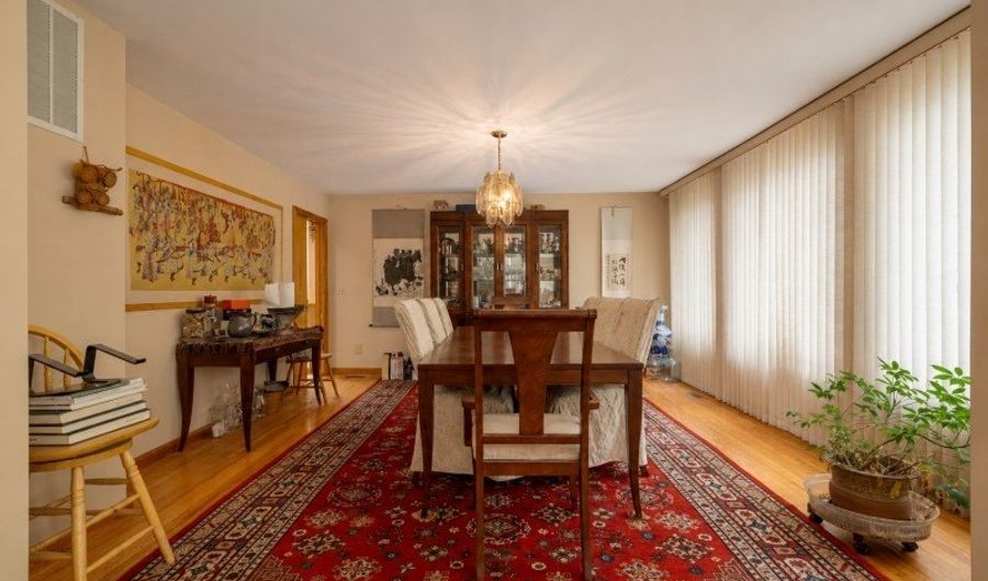 4 High Mountain Trl, Bayonne, NJ 07035 - 4 Beds, 3 Bath