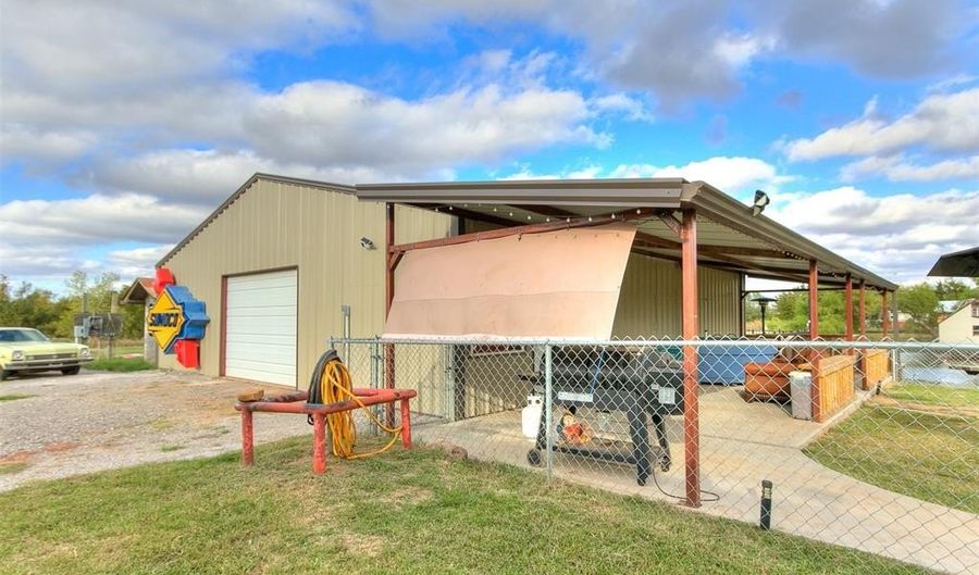 3918 S 4th St, Chickasha, OK 73018 - 3 Beds, 3 Bath