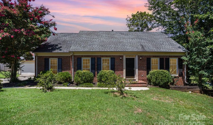4626 Annerly Ct, Charlotte, NC 28226 - 5 Beds, 3 Bath