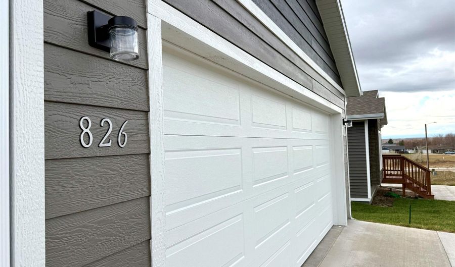 826 Heritage St, Belle Fourche, SD 57717 - 3 Beds, 2 Bath