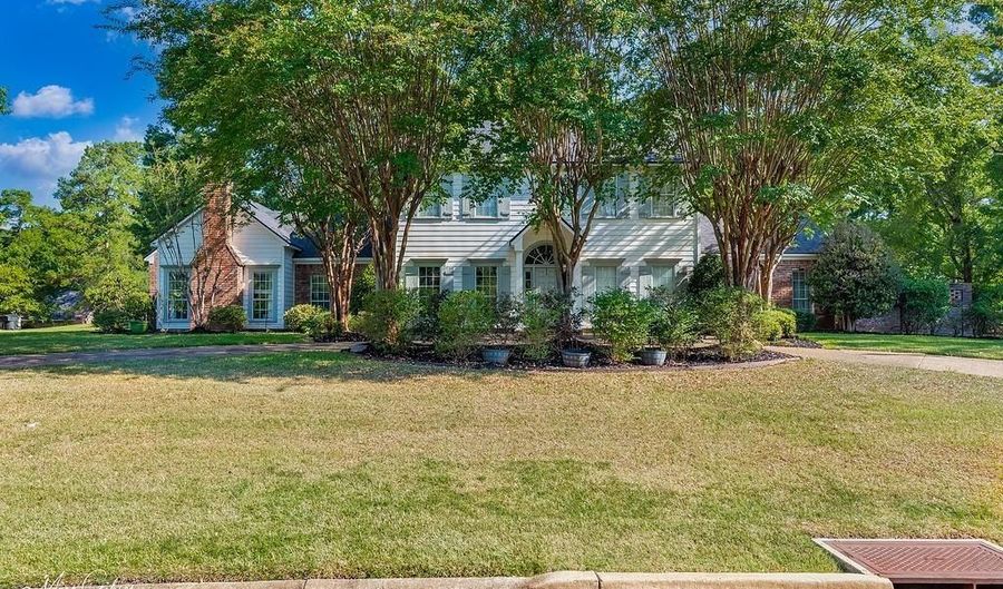 1260 Capilano Dr, Shreveport, LA 71106 - 5 Beds, 4 Bath