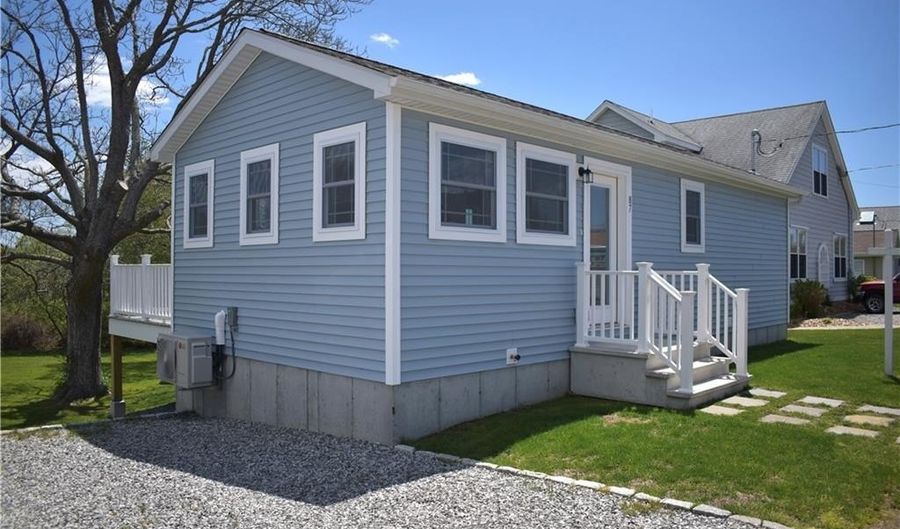 64 Burnside Ave, Narragansett, RI 02882 - 1 Beds, 1 Bath