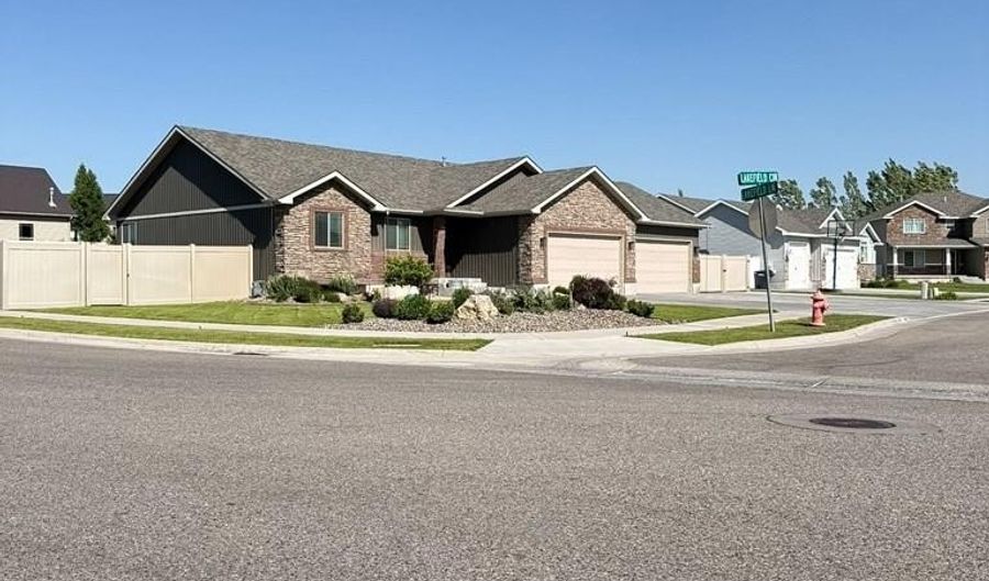 5503 Lakefield Cir, Ammon, ID 83406 - 6 Beds, 3 Bath