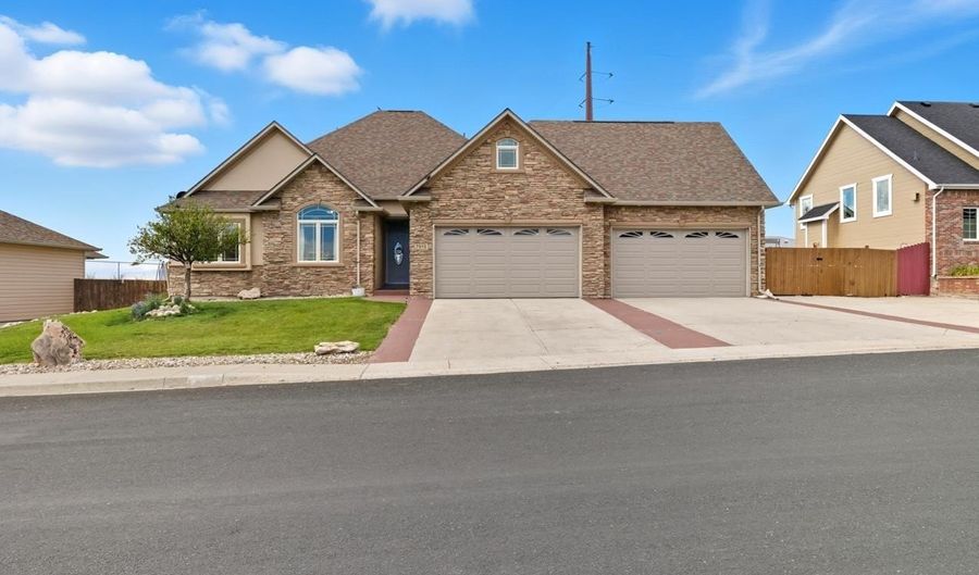 7510 HAWTHORNE Dr, Cheyenne, WY 82009 - 5 Beds, 5 Bath