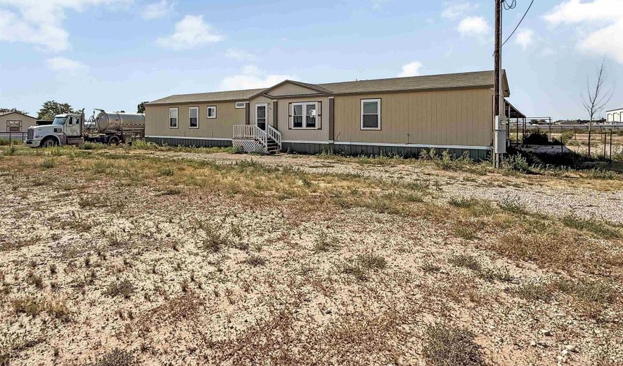 105 E Harkness Rd, Carlsbad, NM 88220 - 3 Beds, 2 Bath