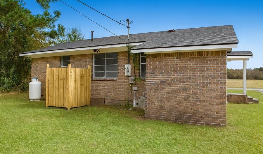 58 Big Rd, Beaufort, SC 29906 - 3 Beds, 1 Bath