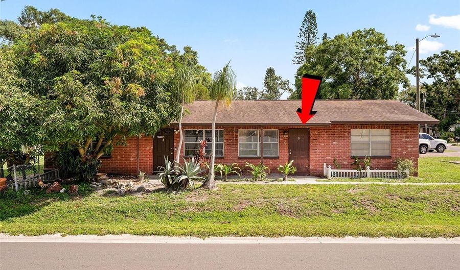 5901 CRESTMONT St, Clearwater, FL 33760 - 2 Beds, 1 Bath