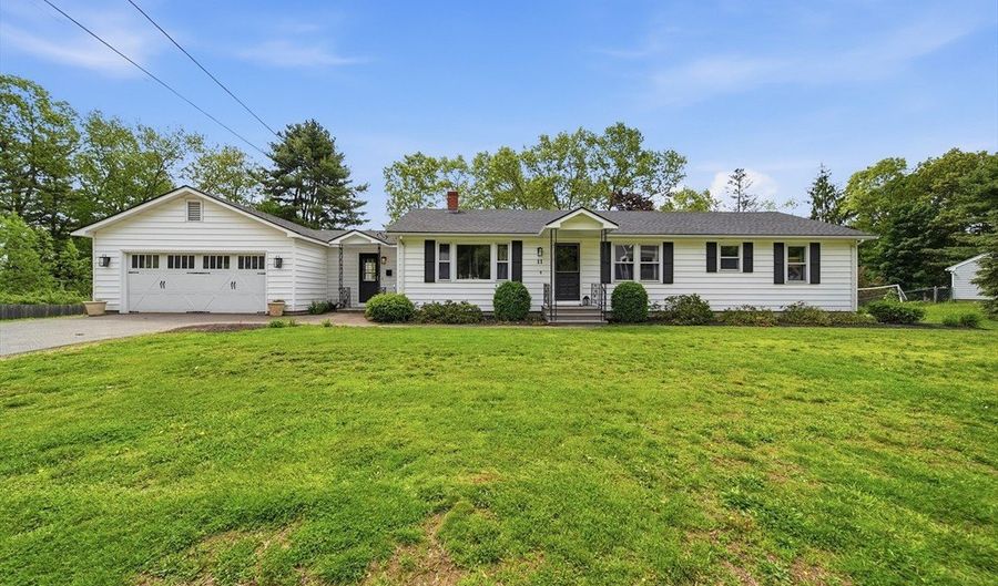11 W Winkley St, Amesbury, MA 01913 - 3 Beds, 2 Bath