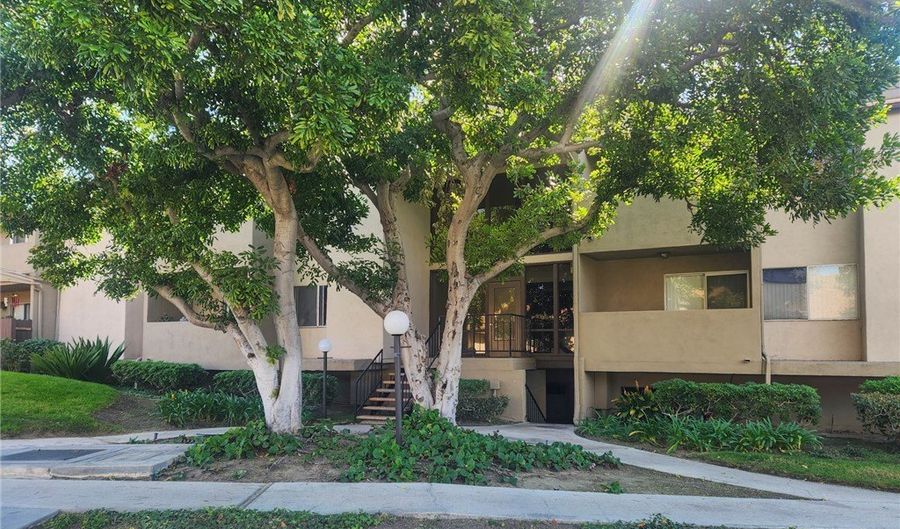 278 N Wilshire Ave 303, Anaheim, CA 92801 - 3 Beds, 2 Bath