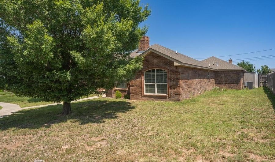 1800 BERKLEY Ct, Amarillo, TX 79118 - 3 Beds, 2 Bath