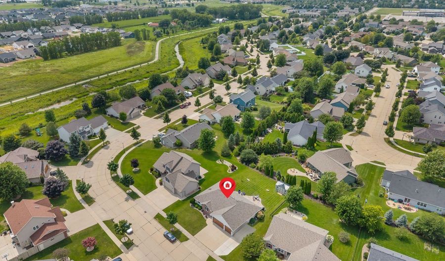 4807 N FUJI Dr, Appleton, WI 54913 - 4 Beds, 4 Bath