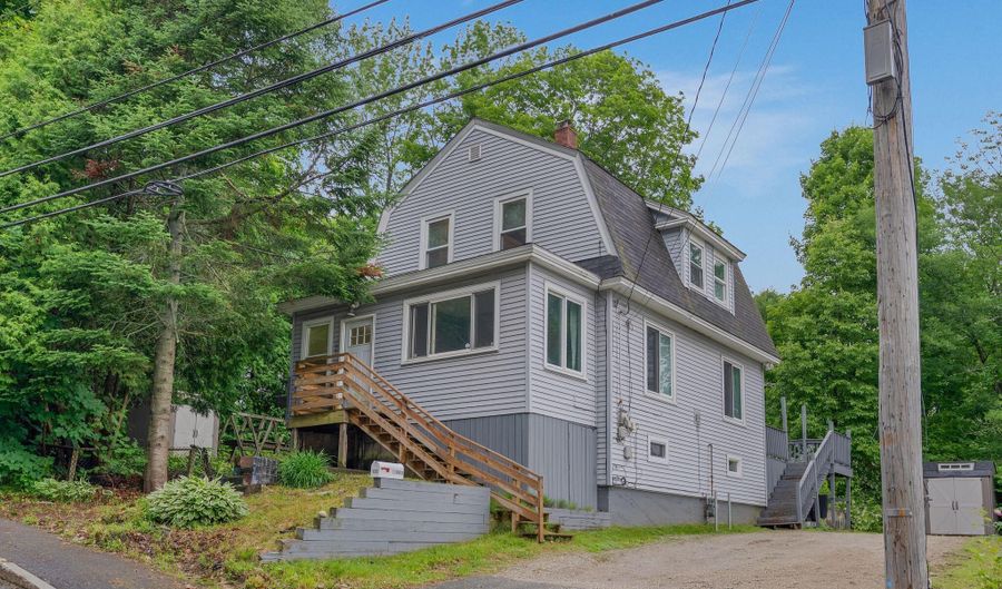 127 Broad St, Auburn, ME 04210 - 3 Beds, 1 Bath
