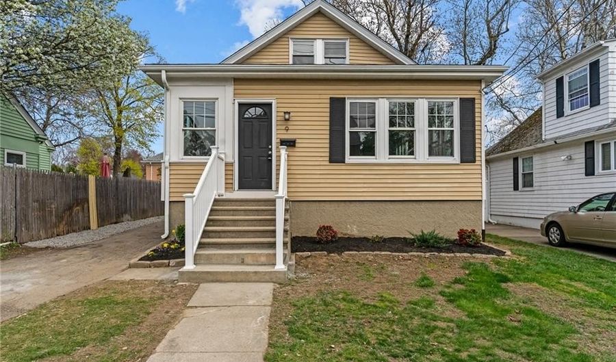 9 Lookout Ave, North Providence, RI 02911 - 3 Beds, 1 Bath