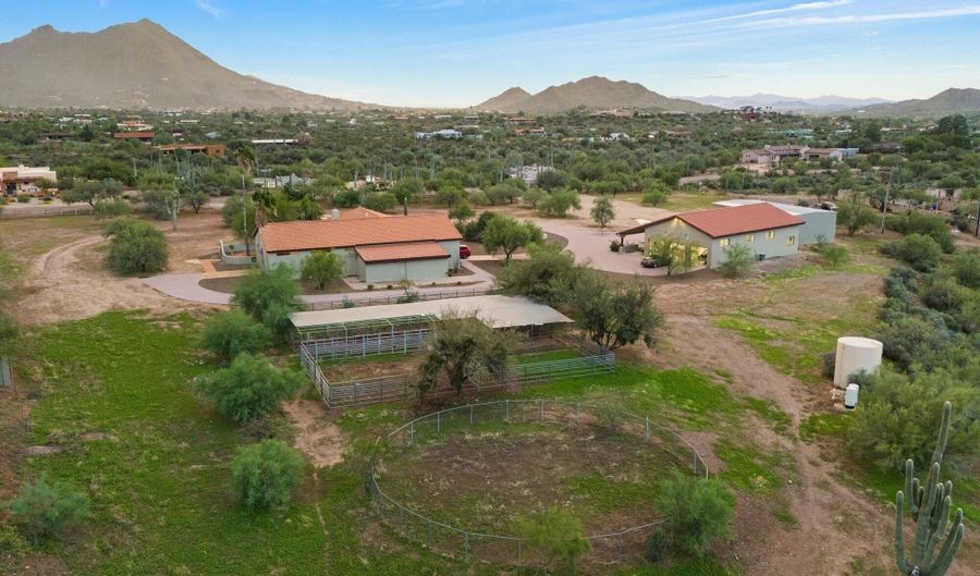 6040 E FLEMING SPRINGS Rd, Cave Creek, AZ 85331 - 1 Beds, 2 Bath