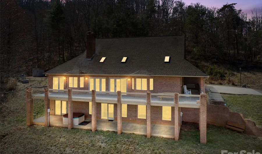 126 Hillcrest Dr, Barnardsville, NC 28709 - 4 Beds, 4 Bath