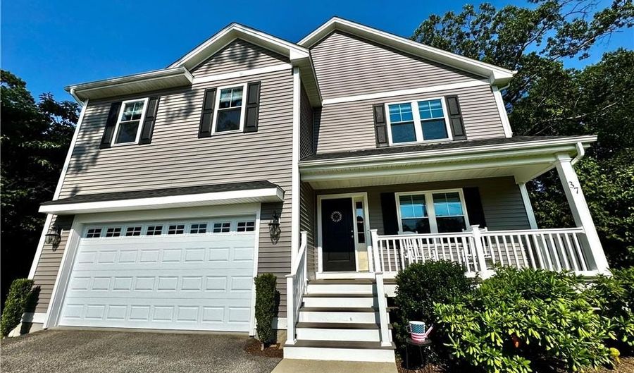 37 Iroquois Rd, Cumberland, RI 02864 - 3 Beds, 3 Bath
