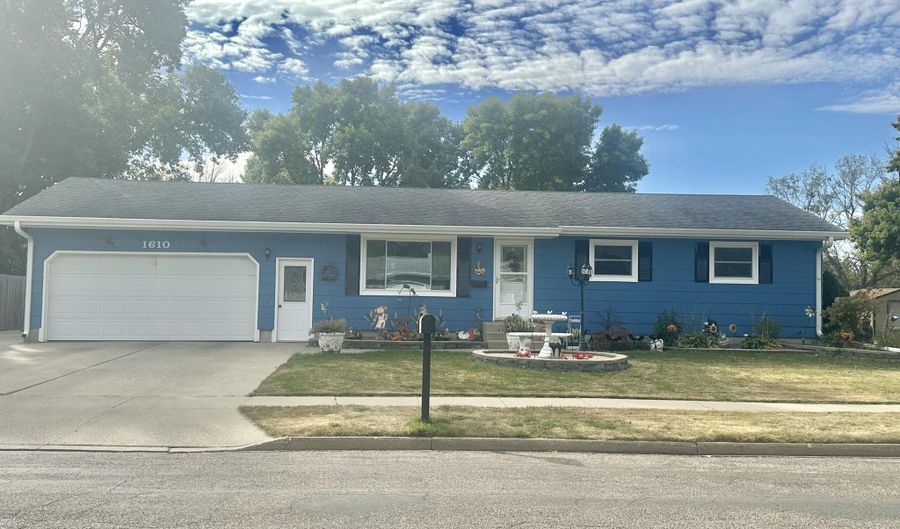 1610 SE 15th Ave, Aberdeen, SD 57401 - 4 Beds, 2 Bath